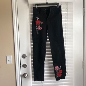 Divided BLACK HIGH WAISTED SKINNY JEANS WITH ROSES